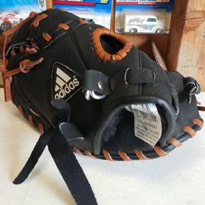 adidas youth catchers mitt