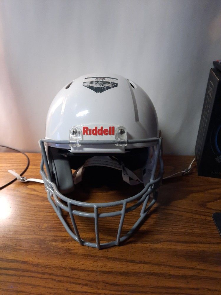 Youth New Small/Medium Riddell Victor Helmet